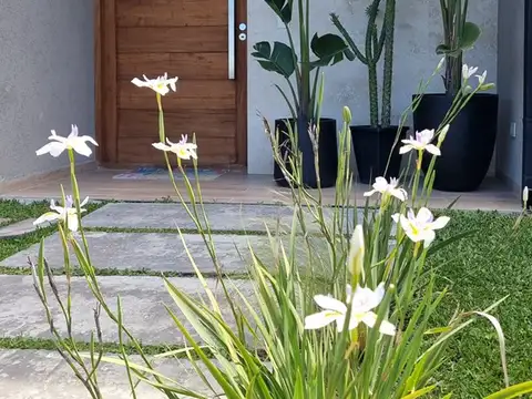 Casa 4 ambientes con 4 baños