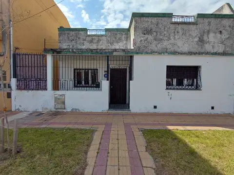 CASA EN ALQUILER WILDE CON GRAN PARQUE