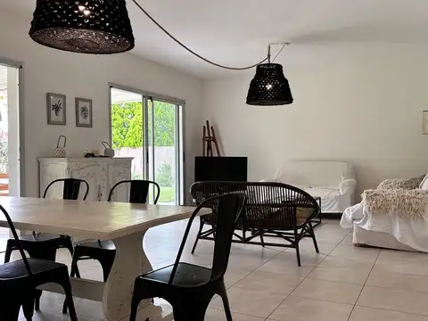 Casa 4 ambientes con 3 baños