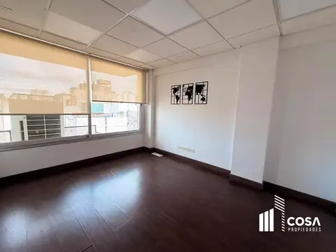 Oficina 7 ambientes con 2 baños