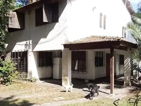 Casa 5 ambientes con 3 baños