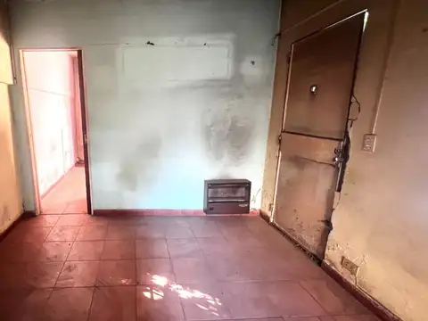 Casa 6 ambientes con 2 baños