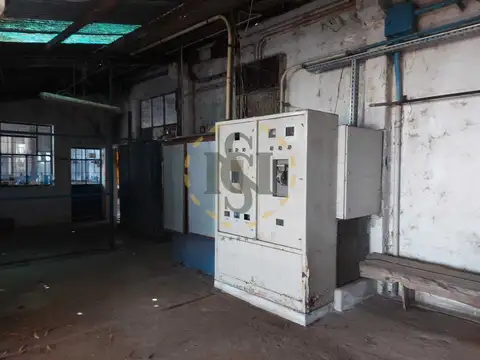 VENTA GALPON RUTA 102 PROX USO INDUSTRIAL A RECICLAR