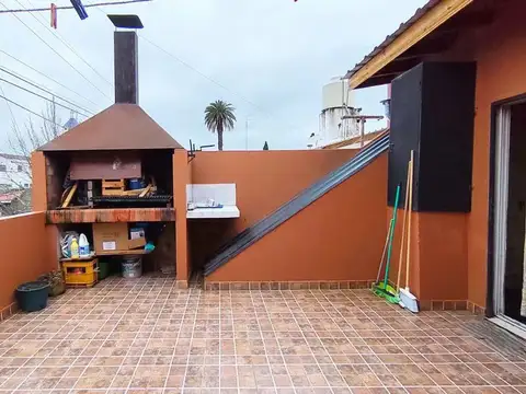 Depto Tipo Casa 5 ambientes con 2 baños