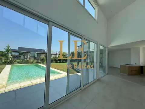 CASA A LA VENTA EN EL CANTON