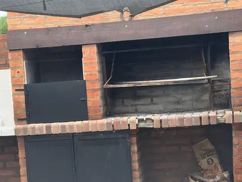 VENTA DE COMPLEJO  . CASA Y DOS DEPARTAMENOS