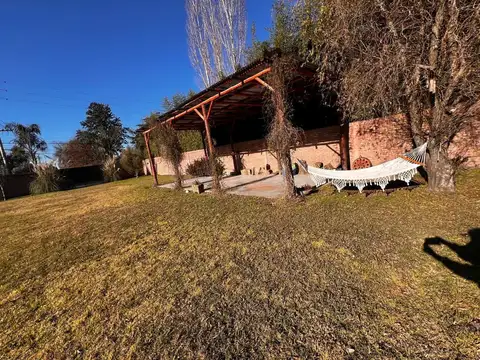 Casa 4 ambientes con 2 baños