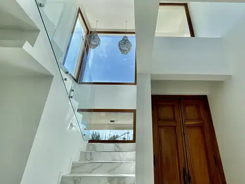 CASA AL LAGO EN LAGUNA GRANDE VILLANUEVA