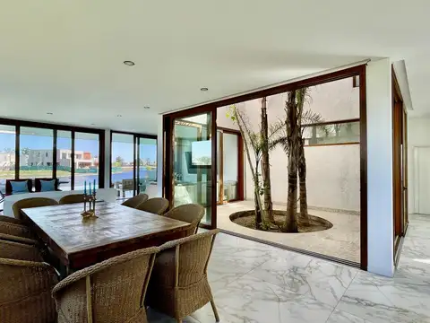 Casa en Alquiler en Laguna Grande, USD 5.000