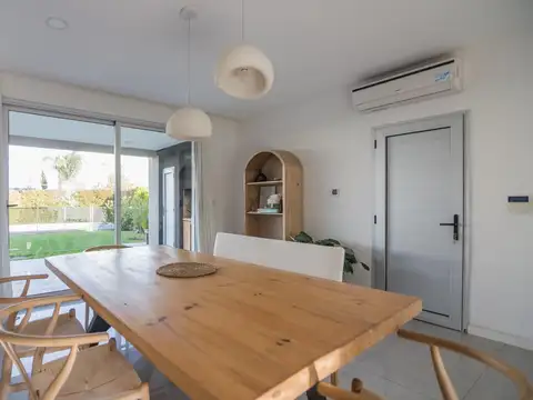 Casa en Venta con 4 cocheras