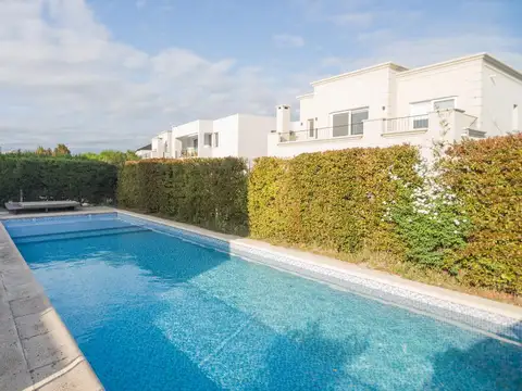Nordelta-Casa en  Venta o Alquiler  En Tipas de 5 ambientes