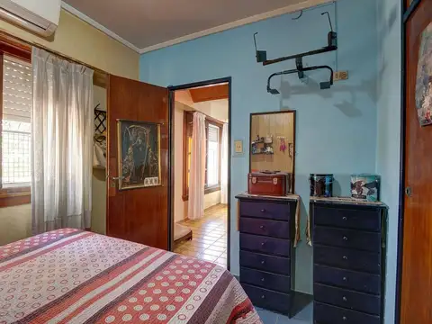 VENTA CASA 4 AMB Y GALPON  EN LOTE PROPIO.