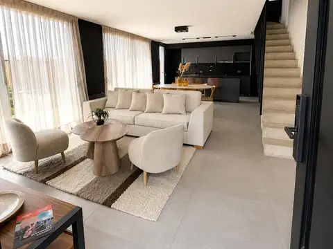 Casa en Venta con 1 cochera