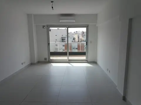 Departamento. 2 ambientes. Luminoso. Cochera. Caballito