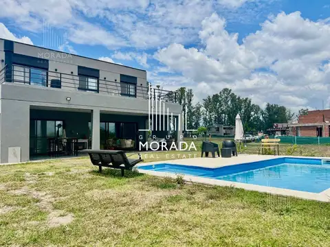 Casa en Venta con 4 cocheras