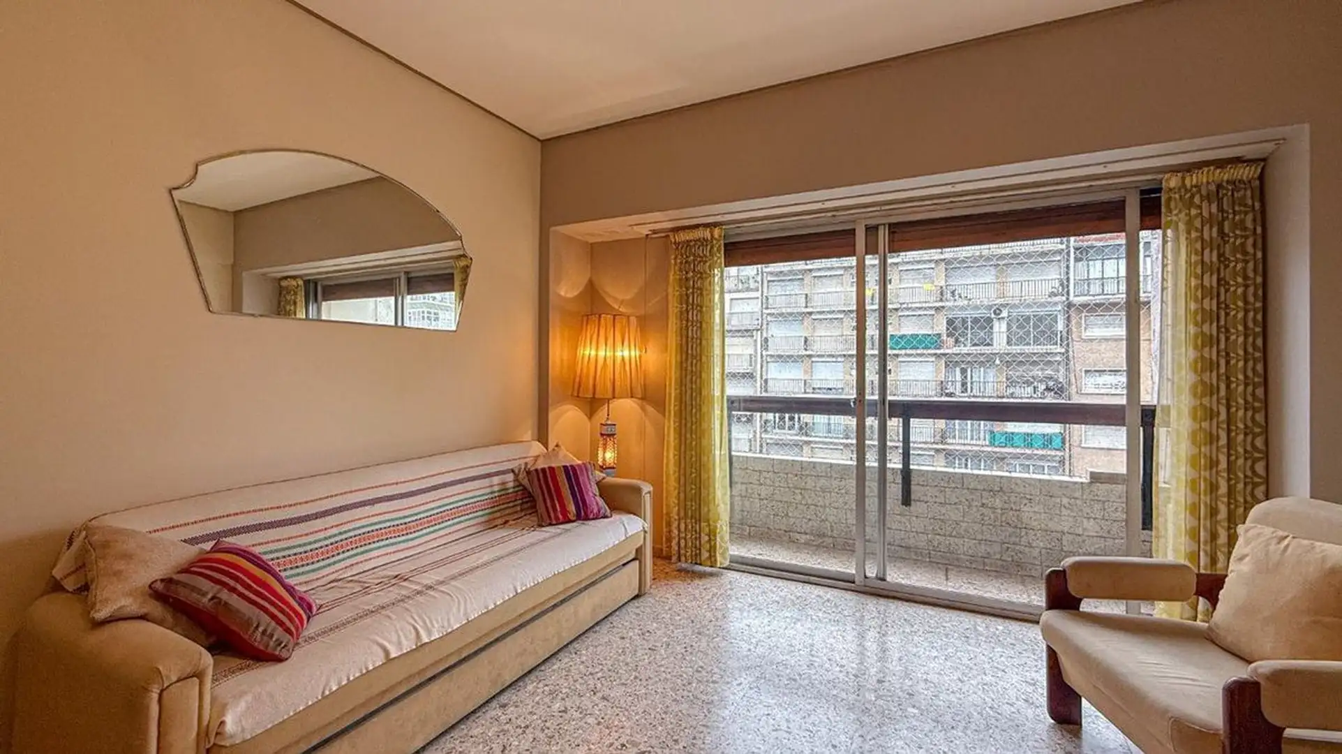 Departamento 2 amb con cochera y baulera — Plaza Colon