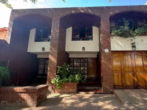 Vende casa en godoy cruz