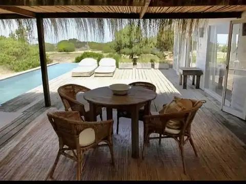 Casa 4 ambientes con 3 baños
