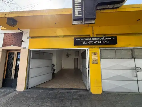 Local o Galpon en Alquiler Lanus Este Excelente Ubicacion Avenida espacioso con baño