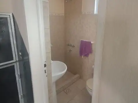 Casa 6 ambientes con 1 baño