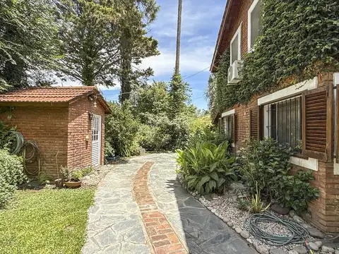 Casa 7 ambientes con 3 baños