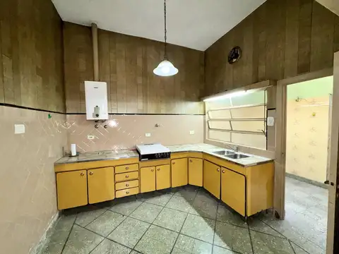 Casa 8 ambientes con 3 baños