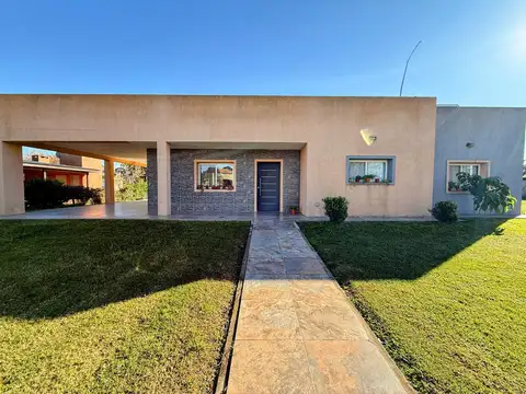 VENTA CASA 5 AMBIENTES EN AERO COUNTRY CLUB