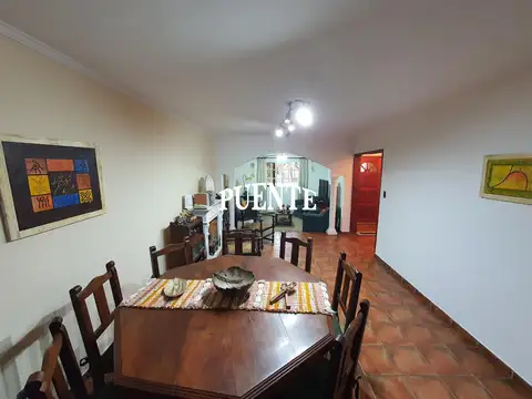 Casa 5 ambientes con 2 baños