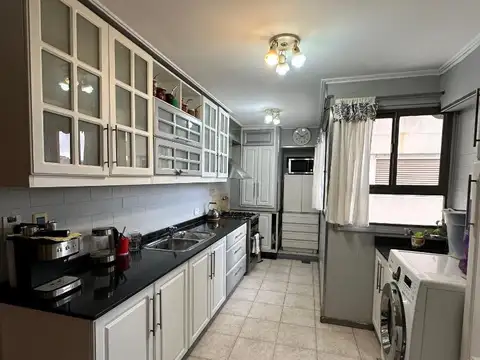 4 AMBIENTES CON COCHERA  Y BALCON - MUY LUMINOSO!