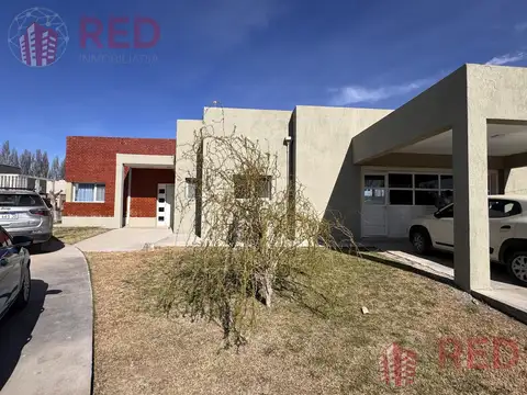 Vende Casa con pileta en Barrio Privado Los Olivos