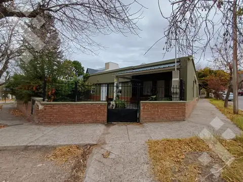 ALQUILER: CASA 3 DORMIT C/QUINCHO y PARRILLA- NEUQUEN CAPITAL - ZONA CENTRO OESTE