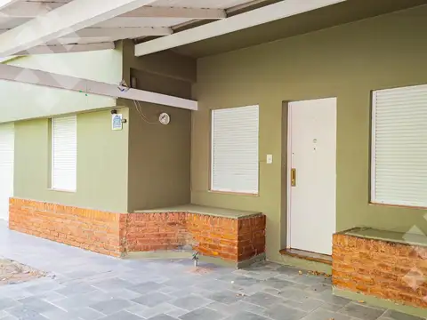 Casa 8 ambientes con 2 baños
