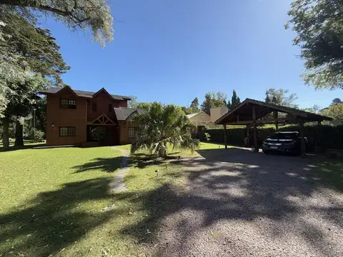 Casa en Venta con 2 cocheras