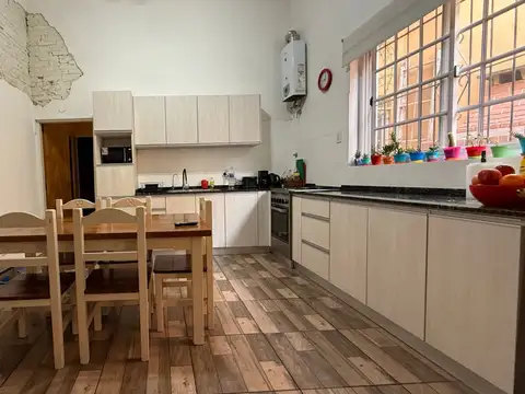 PH de 4 Ambientes Planta Baja 2 Patios Parrilla  123 m2 aprox. Excelente Estado!