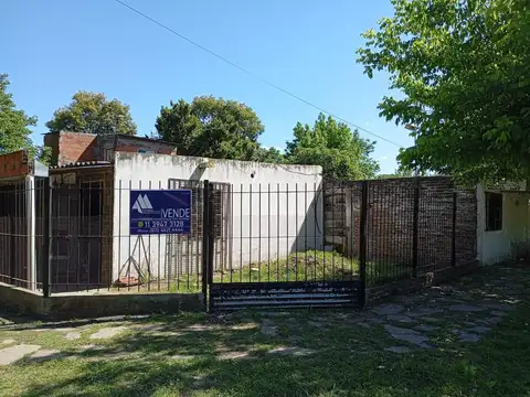 Casa a refaccionar de tres ambientes en Merlo