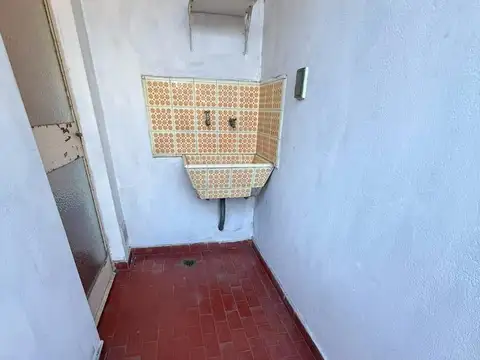 MONOAMBIENTE COMPLETO AL FRENTE CON BALCON SUPER LUMINOSO