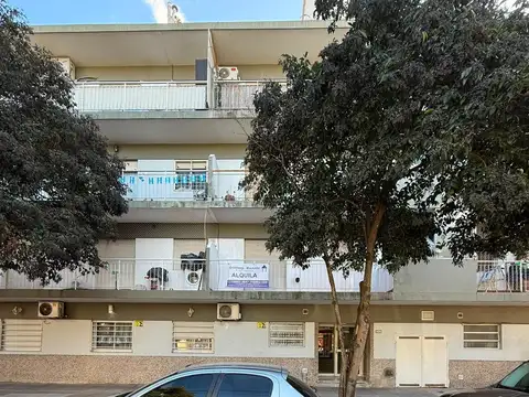 MONOAMBIENTE COMPLETO AL FRENTE CON BALCON SUPER LUMINOSO