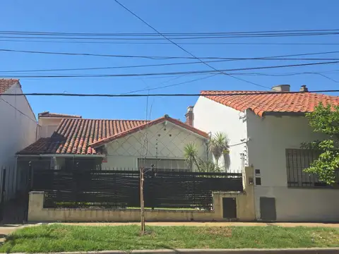 Casa de 3 ambientes + ambiente en planta alta – Apta crédito – Olivos Roche
