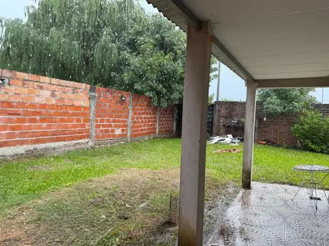 Casa en Alquiler con 1 cochera