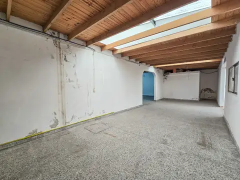 Local 336 m2 - Av. Fortunato de la Plaza (ex 39) y Udine