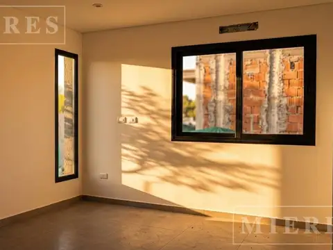 Casa en Venta en Pilar del Este - Santa Lucia, USD 195.000