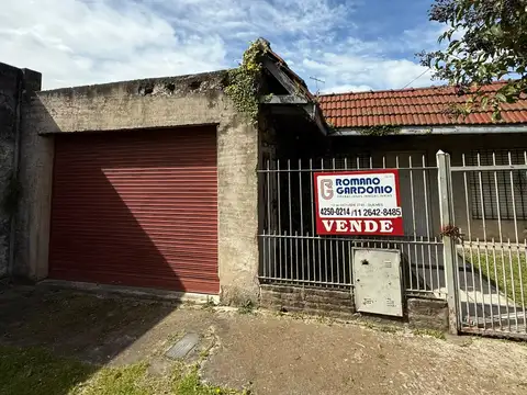 Chalet en venta   a metros de andres baranda