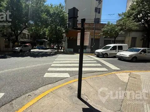 Local en EN ESQUINA, HUMBERTO PRIMO Y PASCO.