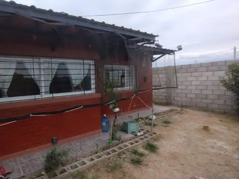 Casa 4 ambientes con 2 baños