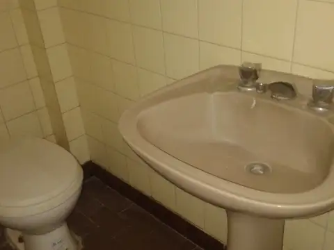 ALQUILA LOCAL EDIFICIO EDIFICIO BIANEA 50 MTS-PILAR