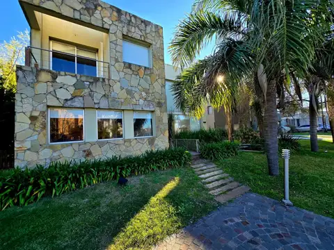 CASA EN VENTA EN CAMPO GRANDE - PILAR