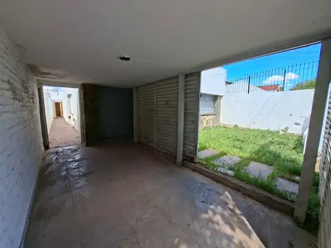 Casa 12 ambientes con 4 baños