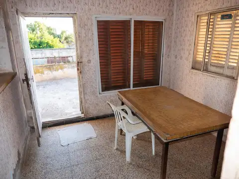 Casa 16 ambientes con 2 baños