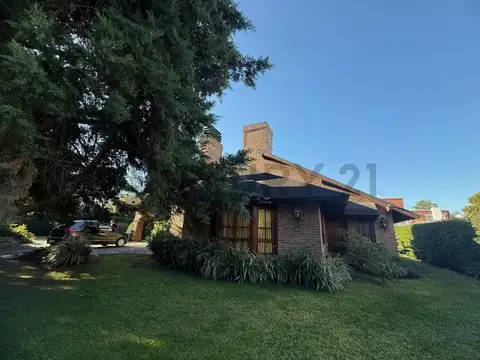 Venta de casa 5 ambientes en Country Banco Provincia. Francisco Alvarez