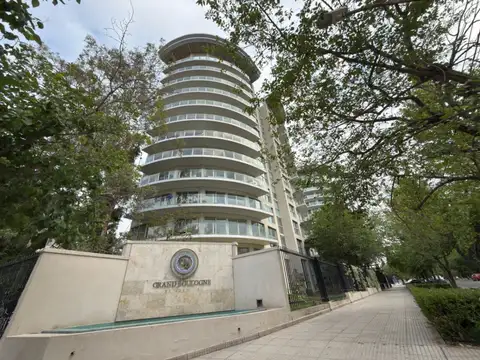 Departamento en venta c/ cochera en 5.ª Sección Residencial Sur